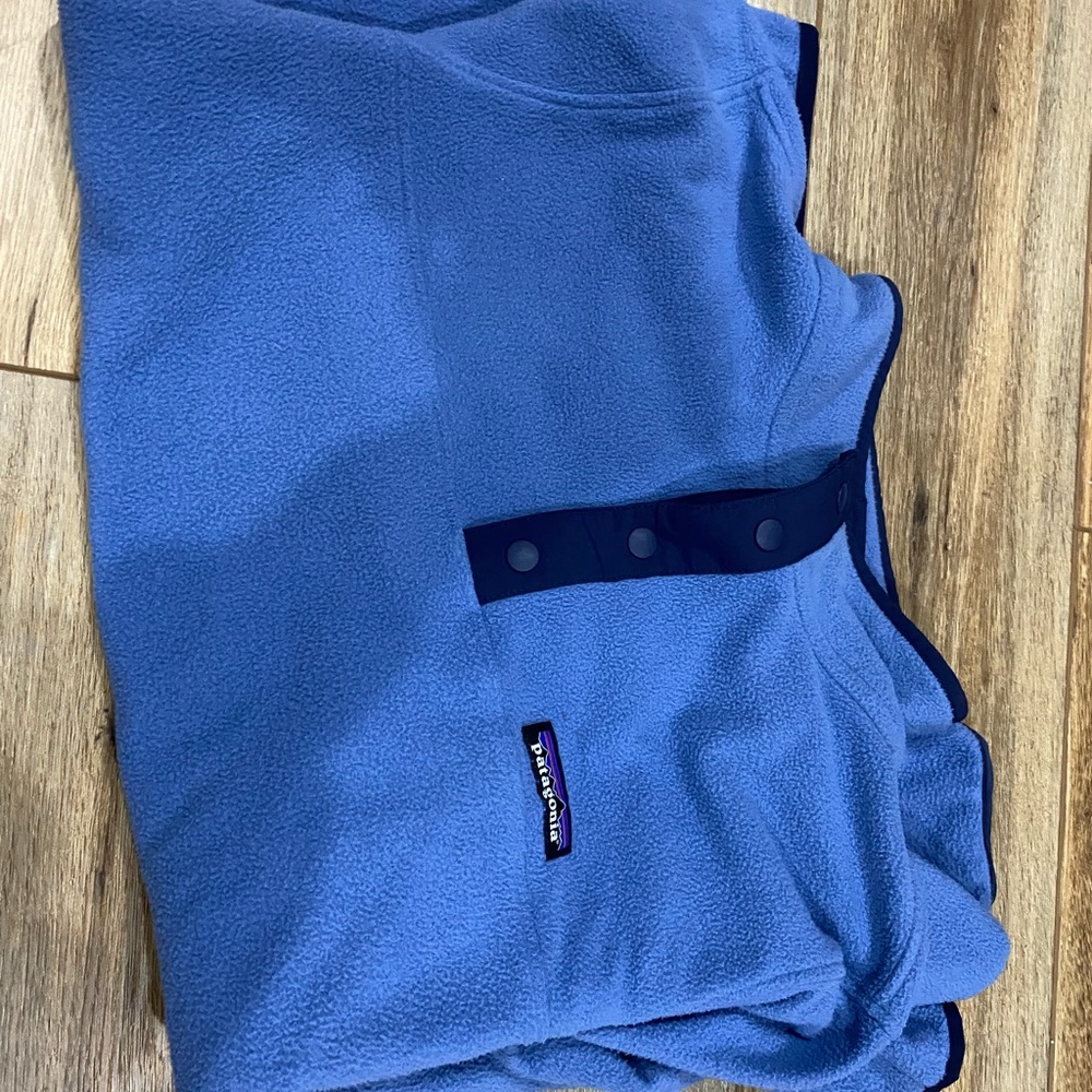 Patagonia fleece pull over jacket with buttons